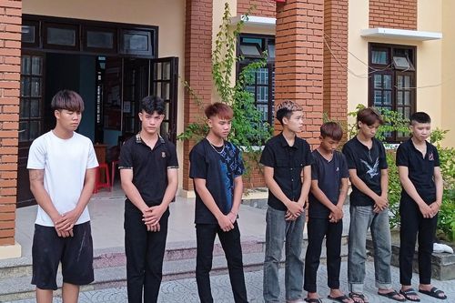 Tạm giam nhóm thanh thiếu niên hỗn chiến ở cổng làng