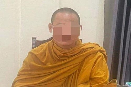 Phát hiện thanh niên giả sư đi khất thực để trục lợi