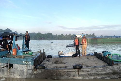 Phát hiện 2 vụ khai thác trái phép, vận chuyển cát không rõ nguồn gốc