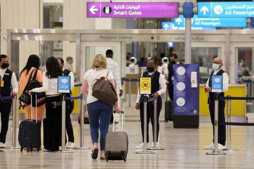 Sân bay Dubai của UAE nhộn nhịp chuẩn bị cho sự kiện World Cup