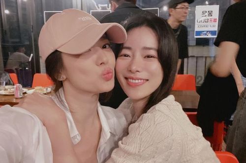 Nhan sắc của Song Hye Kyo đẹp lấn lướt 'nữ hoàng cảnh nóng' dù hơn tận 10 tuổi
