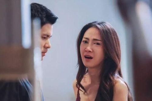 Lấy chồng bị bố mẹ từ mặt, ngày ly hôn tôi sững sờ thấy 8 xe sang đỗ trước cửa