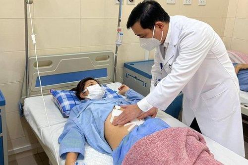 Bệnh viện K lần đầu tiên dùng robot điều trị ung thư thận