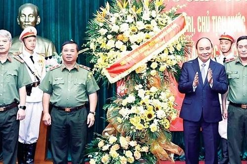 Chủ tịch Nước Nguyễn Xuân Phúc thăm, làm việc với Cục An ninh kinh tế, Bộ Công an