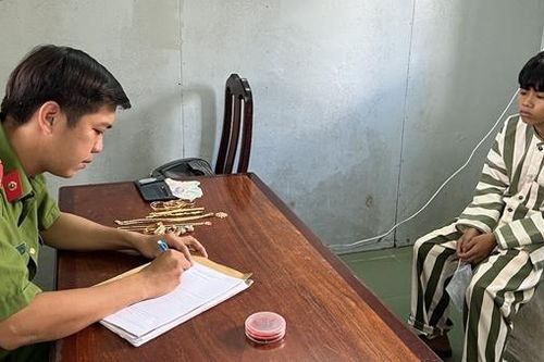 Nhà tổ chức tiệc, trộm lẻn phía sau lấy 200 triệu đồng