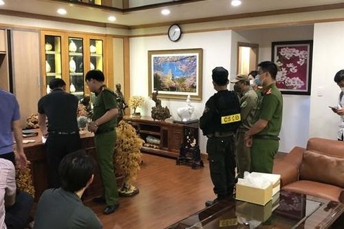 Hàng loạt cán bộ ở tỉnh Quảng Ninh bị khởi tố vì nâng giá thiết bị y tế