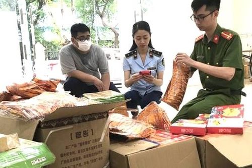 Thu giữ hơn 2 ngàn bánh Trung thu và bánh kẹo nhập lậu