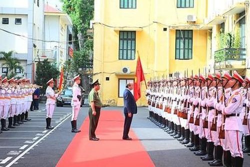 Chủ tịch nước Nguyễn Xuân Phúc thăm, làm việc tại Cục An ninh kinh tế
