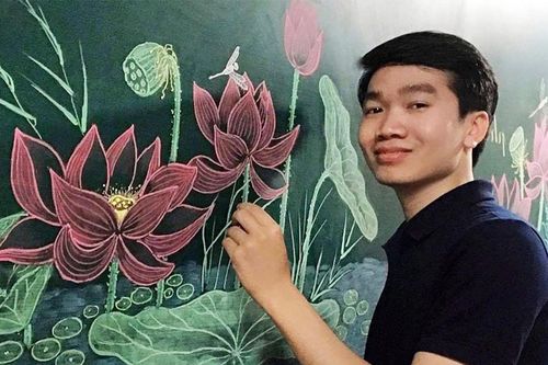 Loạt hình vẽ trên bảng gây 'bão' mạng của thầy giáo cấp 1