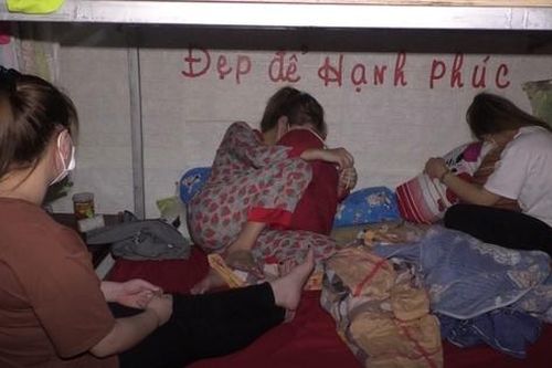 Bắt 'tú ông' cầm đầu đường dây gái bán dâm