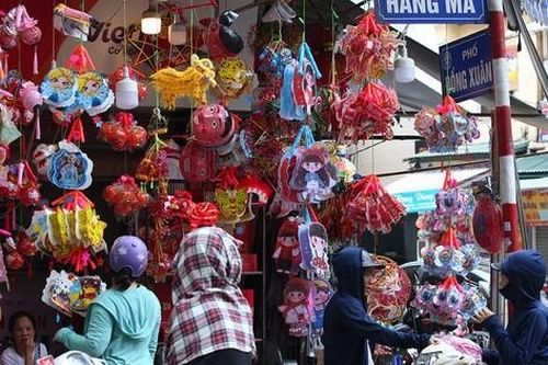 Phố Hàng Mã nhộn nhịp đón rằm Trung thu