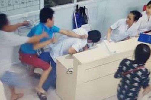 Làm gì để ngăn chặn hành hung nhân viên y tế?: Đừng ví chúng tôi là 'anh hùng' (Bài 3)