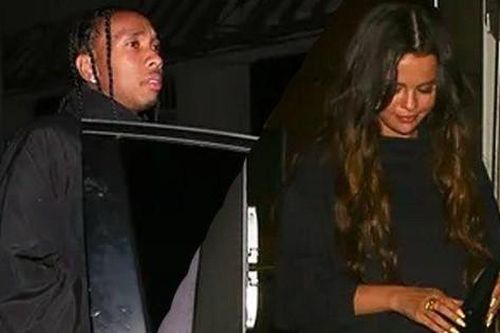 Mới bị đồn hẹn hò trai đẹp người Ý, Selena Gomez lại lộ ảnh đi chơi cùng rapper gốc Việt