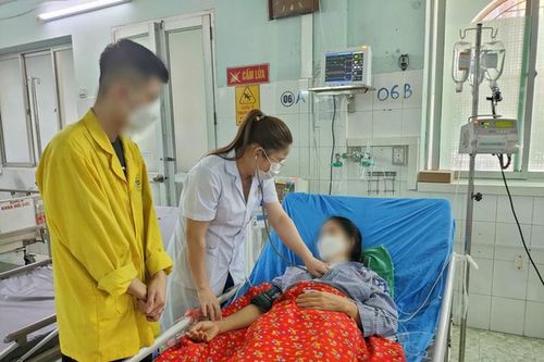 Một phụ nữ bị suy tim, phù phổi cấp sau khi ăn cháo ấu tẩu
