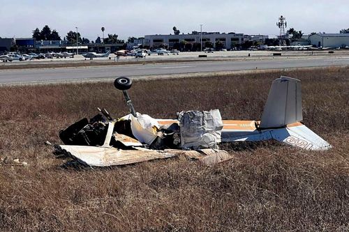 Hai máy bay va vào nhau ở sân bay California, nhiều người tử nạn