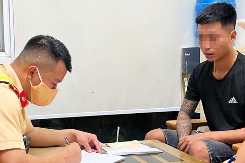 Lái xe trên cao tốc không có bằng lái, dương tính với ma túy