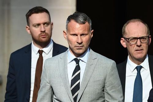 Giggs đọc thơ tại tòa án