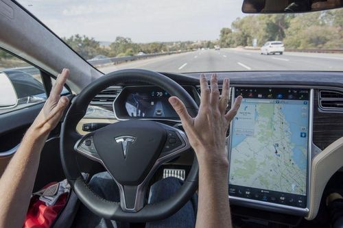 Mỹ khuyến cáo không tự ý thử nghiệm tính năng an toàn trên xe Tesla