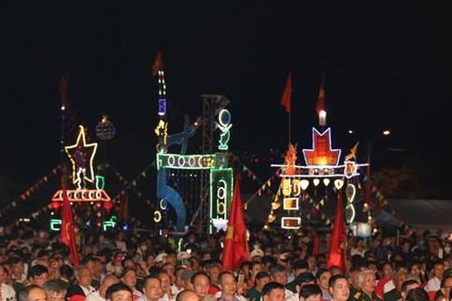 Chủ tịch nước Nguyễn Xuân Phúc dự lễ kỷ niệm 50 năm chiến thắng Cấm Dơi