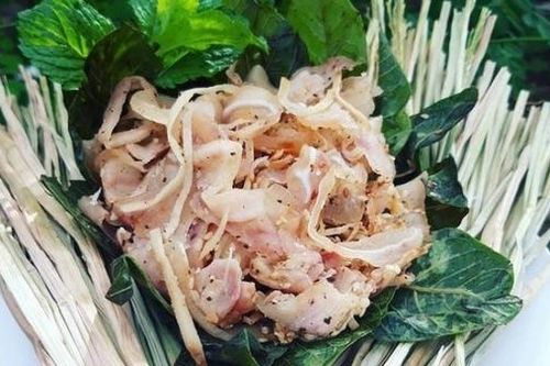 Món ăn miền Trung có tên gọi lạ, gói trong rơm khô 'hút' khách sành ăn