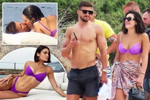 Bạn gái mới bốc lửa của sao Man City, Ruben Dias