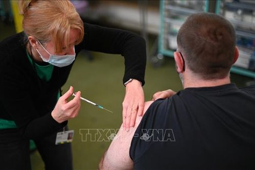 Dịch COVID-19: Chuyên gia WHO ủng hộ tiếp tục tiêm bổ sung vaccine