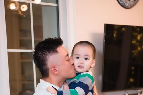 Ca sĩ Tuấn Hưng: 'Tiền không mua được ký ức tuổi thơ của các con về bố mẹ'