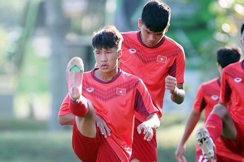 Đối lập trong đào tạo cầu thủ trẻ