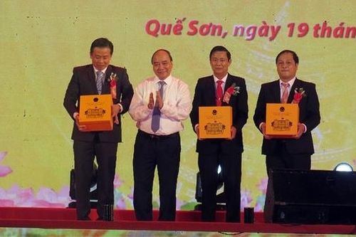 Chủ tịch nước Nguyễn Xuân Phúc dự kỷ niệm 50 năm Chiến thắng Cấm Dơi