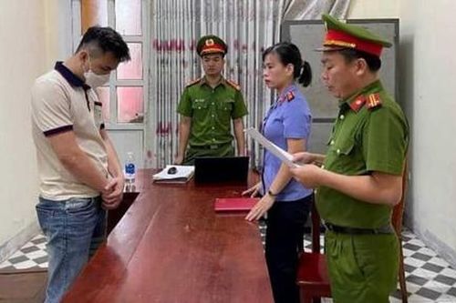 Bắt giam gã côn đồ vô cớ chặn đường đánh người dân trọng thương