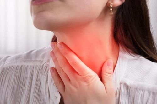 Khám ho, người phụ nữ được phát hiện mảnh xương cá nằm một tháng ở cổ