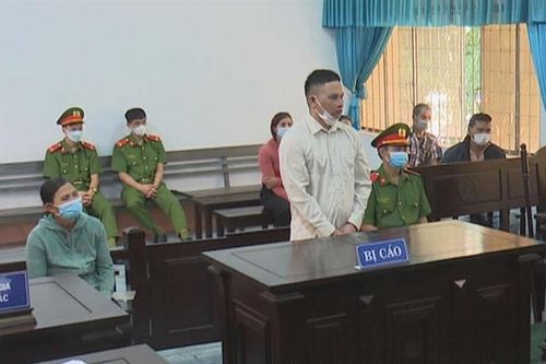 Chém bố vợ vì không… trông cháu!