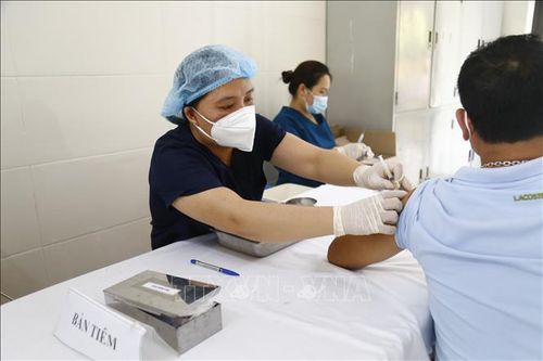 Lo ngại bùng dịch khi số ca mắc COVID-19 ngày càng tăng, các biến chủng mới xâm nhập