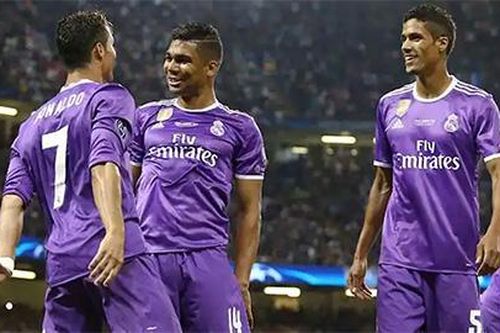 Casemiro bị fan trù sẽ xuống dốc như Ronaldo và Varane ở Man United