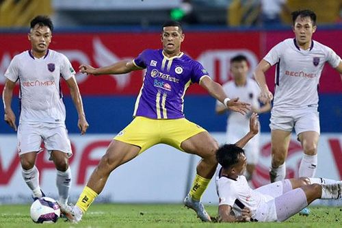 Thắng dễ B.Bình Dương, Hà Nội FC dạo chơi trên sân Gò Đậu