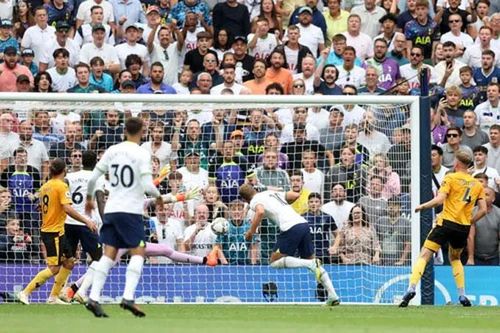 Kane ghi bàn duy nhất, Tottenham tạm chiếm đỉnh bảng Ngoại hạng Anh