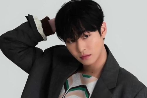 Sau thành công của Hẹn Hò Chốn Công Sở, Ahn Hyo Seop tiếp tục khiến fan tự hào vì hành động này