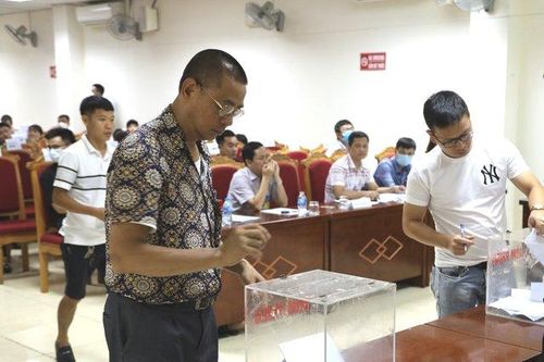 Đấu giá 18 lô đất, chênh 56 tỷ đồng so với giá khởi điểm