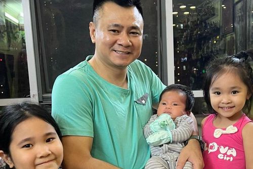 Sao Việt 20/8: Tự Long làm thơ khoe 3 con xinh xắn