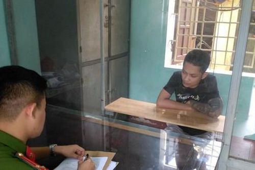 Tống tiền bạn gái bằng ảnh 'nóng'