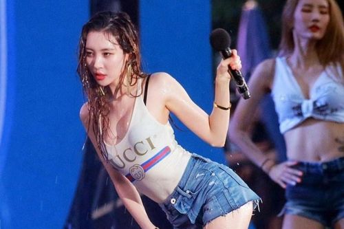 Những vũ đạo phản cảm bị cấm ở Hàn Quốc