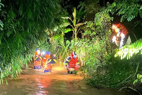 Tìm thấy thi thể cháu bé 7 tuổi bị nước lũ cuốn trôi ở Đắk Lắk