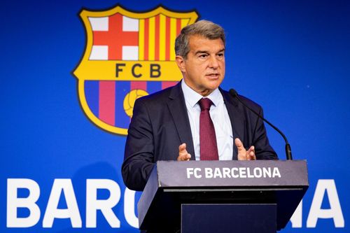 Barcelona: 'Bán tương lai' để sống