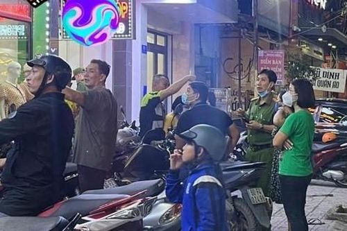 Giết người vì nghi bị chủ tiệm điện thoại cài định vị theo dõi