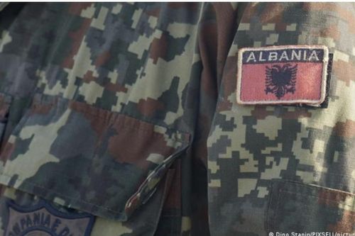 Albania bắt giữ hai người Nga, một người Ukraine
