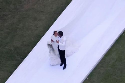 Đám cưới cổ tích ngập sắc trắng của Ben Affleck và Jennifer Lopez