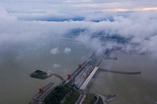 Trung Quốc gieo mưa nhân tạo để ứng phó với hạn hán