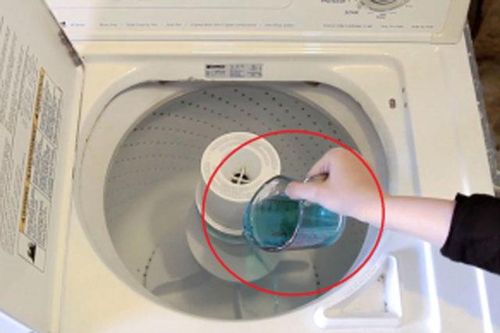 Đổ nước súc miệng vào máy giặt, kết quả khiến nhiều người bất ngờ
