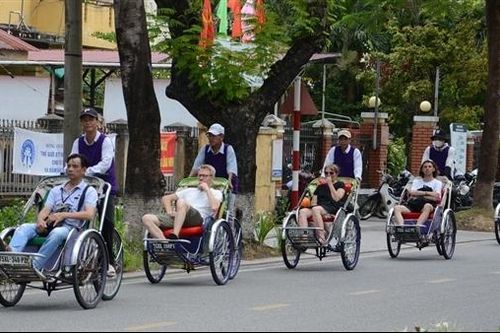TP Huế mạnh tay xử lý nạn 'cò' du lịch, xích lô 'chặt chém'