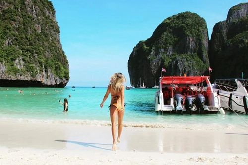 Điểm du lịch vắng vẻ trên mạng, đông nghịt ngoài đời